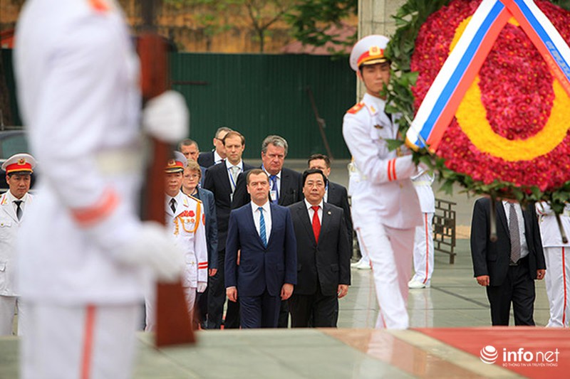 Những hoạt động đầu tiên của Thủ tướng Liên bang Nga Medvedev tại Hà Nội - ảnh 2