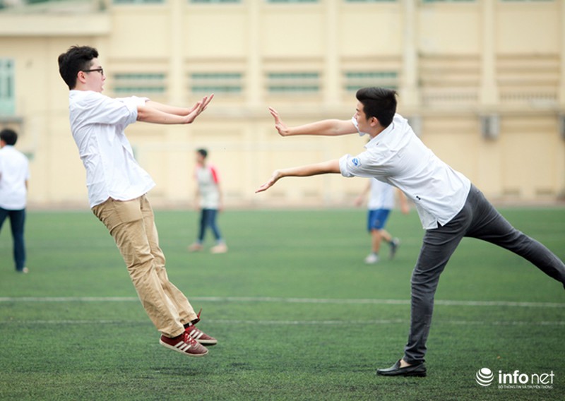 Những khoảnh khắc siêu quậy của học sinh chụp ảnh kỷ yếu - ảnh 10