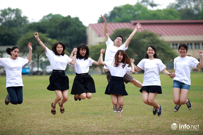 Những khoảnh khắc siêu quậy của học sinh chụp ảnh kỷ yếu - ảnh 4