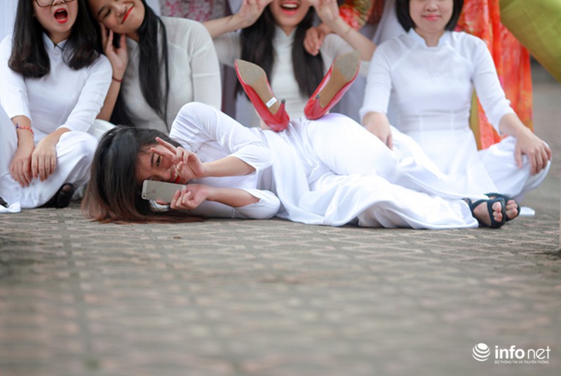 Những khoảnh khắc siêu quậy của học sinh chụp ảnh kỷ yếu - ảnh 5