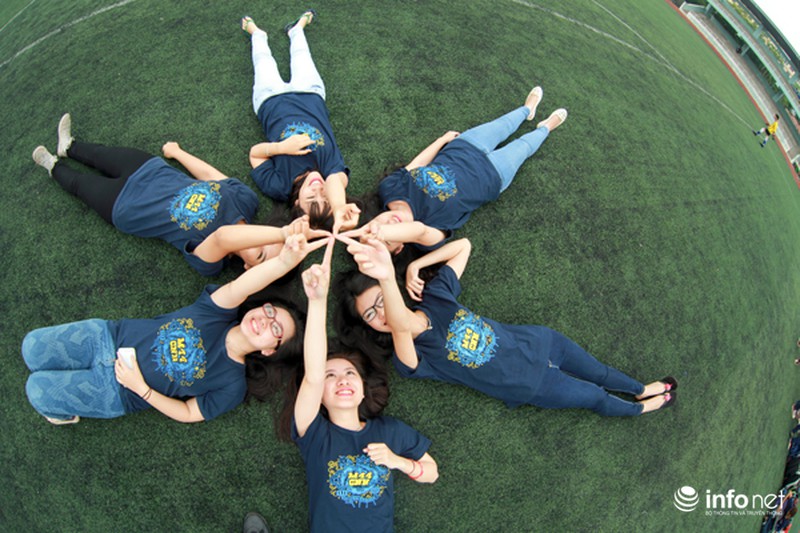 Những khoảnh khắc siêu quậy của học sinh chụp ảnh kỷ yếu - ảnh 7