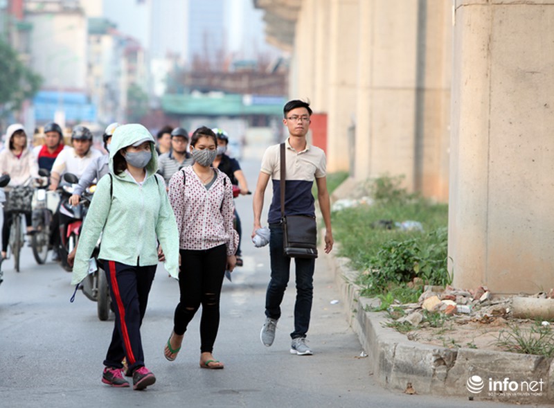 Dỡ cầu đi bộ, hàng trăm sinh viên phải băng qua đường giờ nguy hiểm - ảnh 8