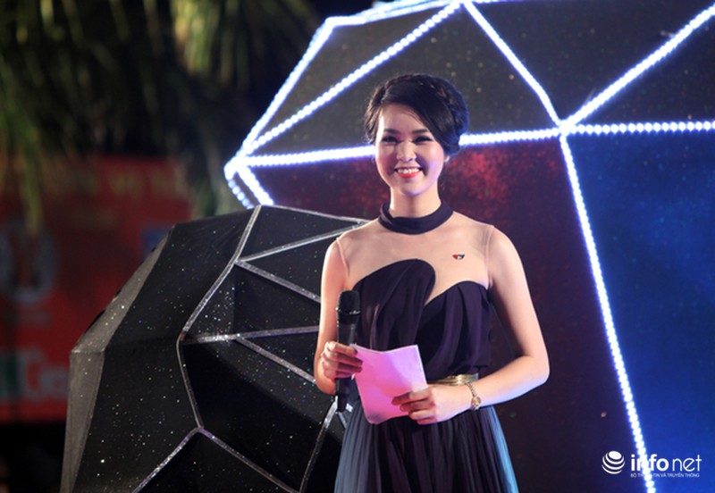 Những người đẹp tô điểm cho đêm hội Carnaval 2015 - ảnh 1