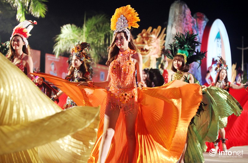 Những người đẹp tô điểm cho đêm hội Carnaval 2015 - ảnh 3