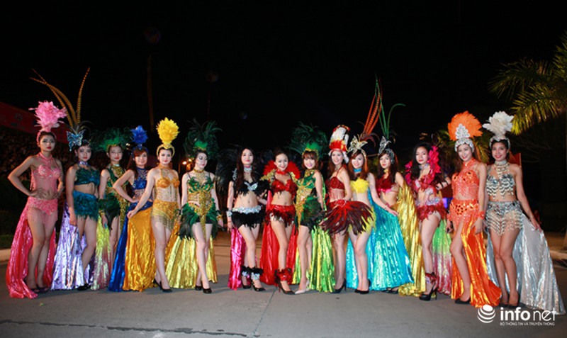 Những người đẹp tô điểm cho đêm hội Carnaval 2015 - ảnh 5
