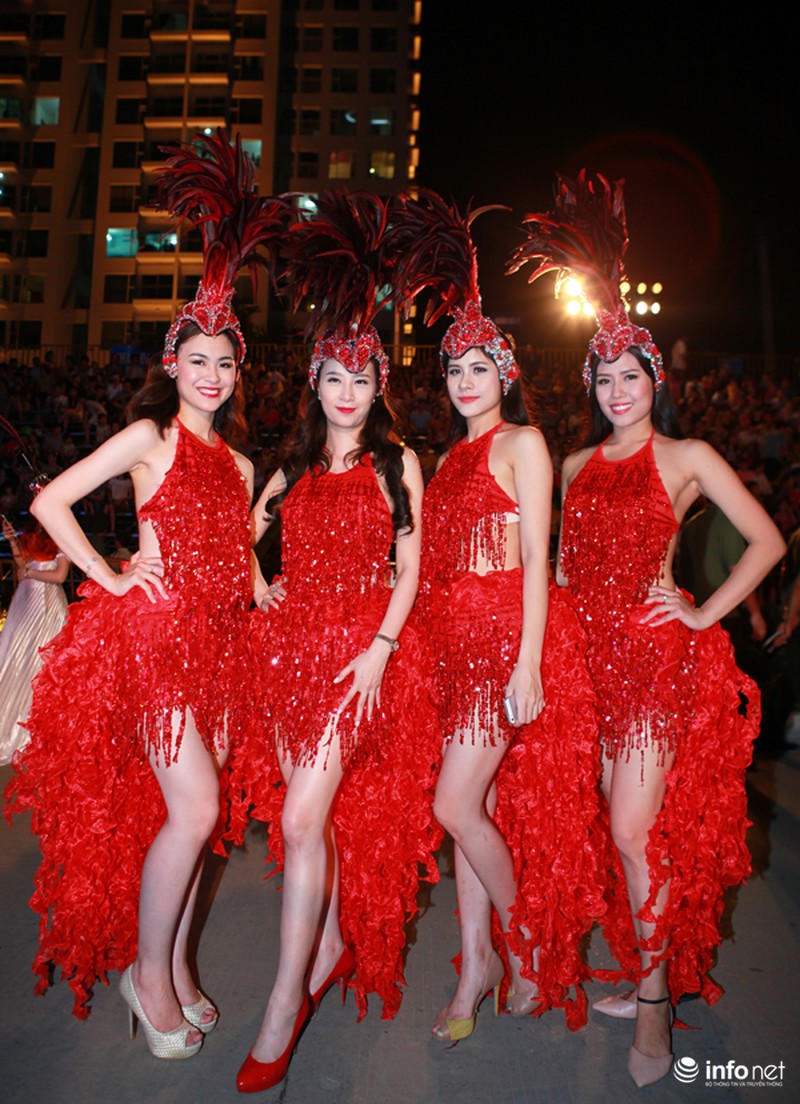 Những người đẹp tô điểm cho đêm hội Carnaval 2015 - ảnh 7