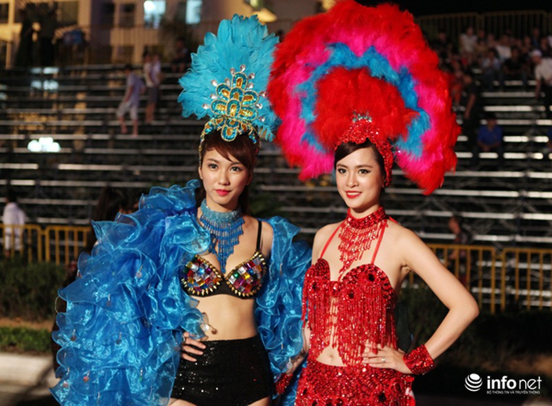 Những người đẹp tô điểm cho đêm hội Carnaval 2015 - ảnh 8