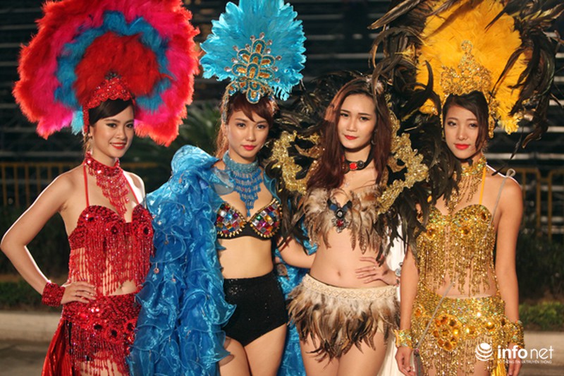 Những người đẹp tô điểm cho đêm hội Carnaval 2015 - ảnh 9