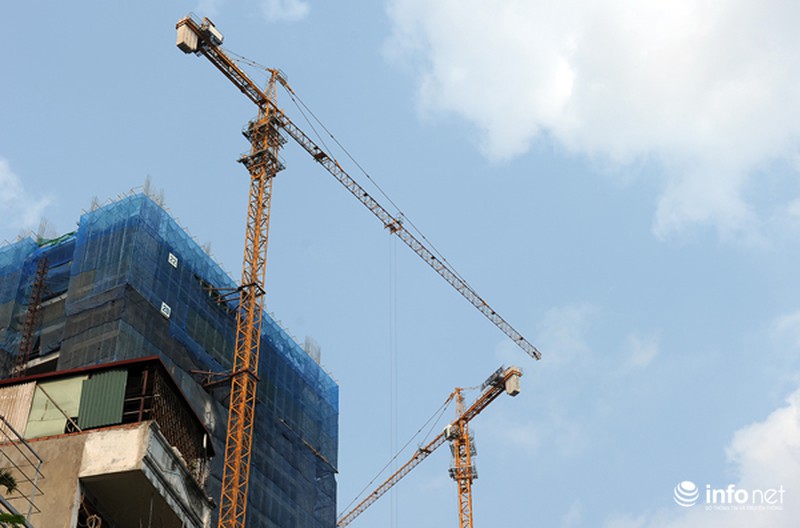 Run rẩy nhìn ma trận cần cẩu trên đầu người dân Thủ đô - ảnh 2