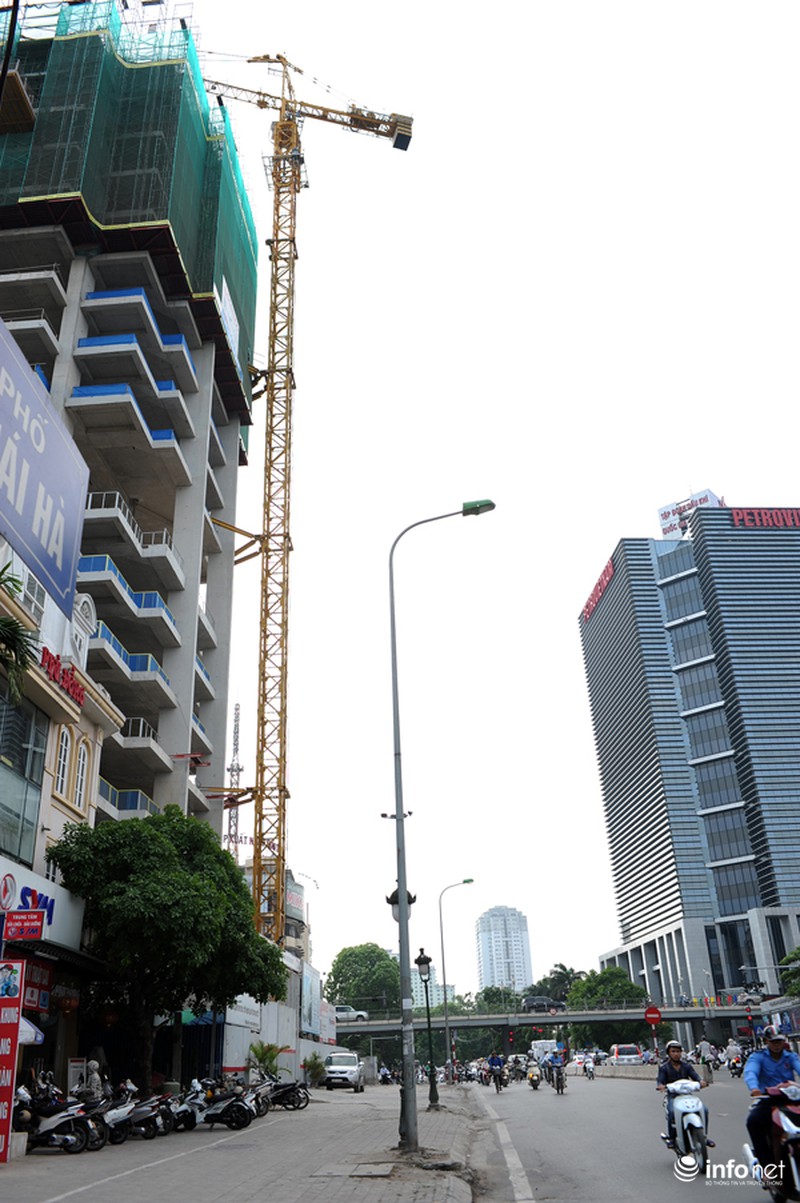 Run rẩy nhìn ma trận cần cẩu trên đầu người dân Thủ đô - ảnh 3