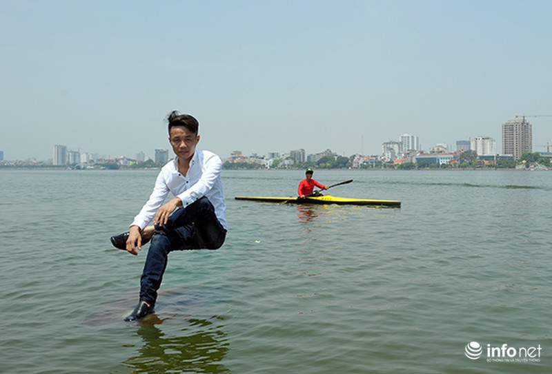 Độc đáo màn biểu diễn đi trên nước của nhà