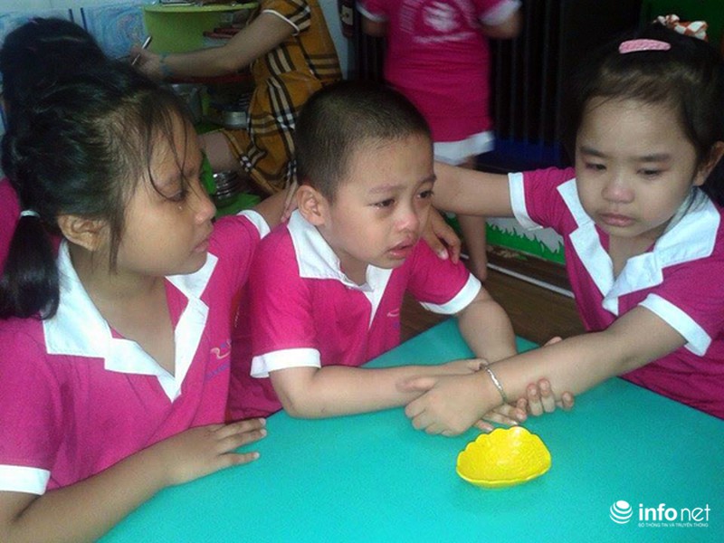 Nước mắt các bé mầm non rơi trong buổi học cuối - ảnh 13