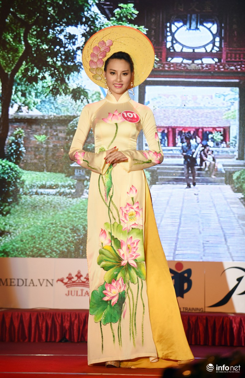 Vẻ đẹp của sinh viên HUBT trong tà áo dài truyền thống - ảnh 16