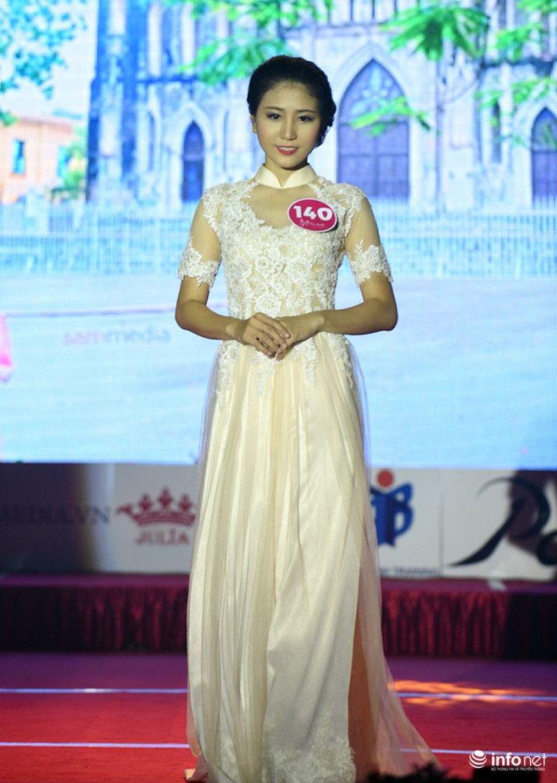 Vẻ đẹp của sinh viên HUBT trong tà áo dài truyền thống - ảnh 4