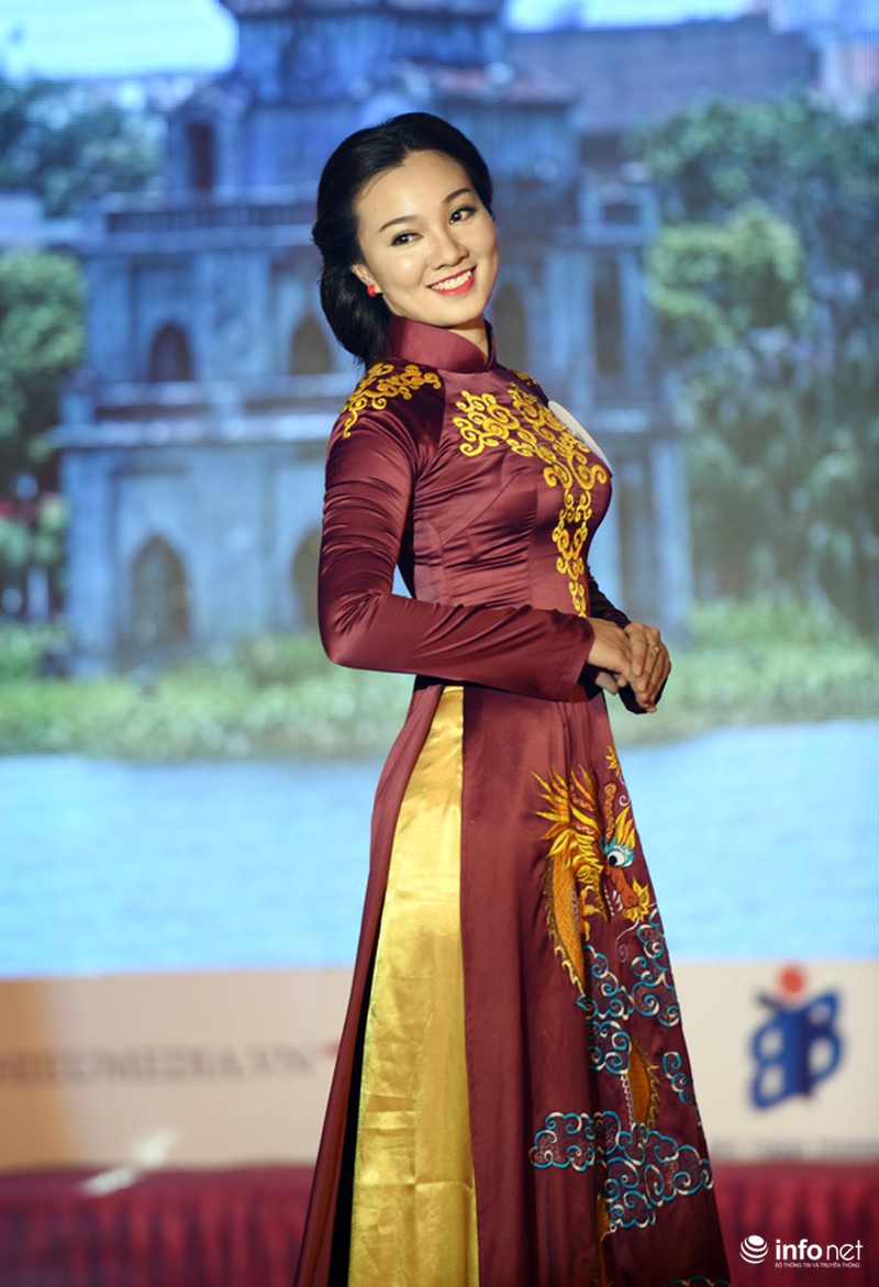 Vẻ đẹp của sinh viên HUBT trong tà áo dài truyền thống - ảnh 6