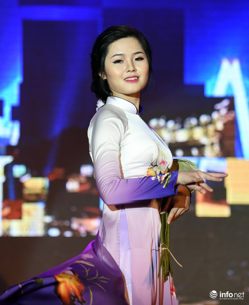 Vẻ đẹp của sinh viên HUBT trong tà áo dài truyền thống - ảnh 8