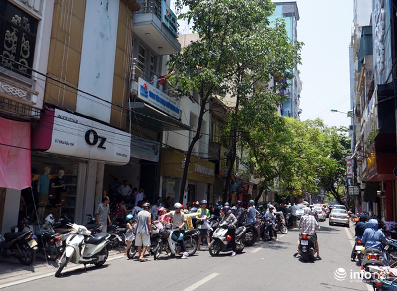 Bi hài chuyện trốn nắng khi chờ đèn đỏ của người Hà Nội - ảnh 11