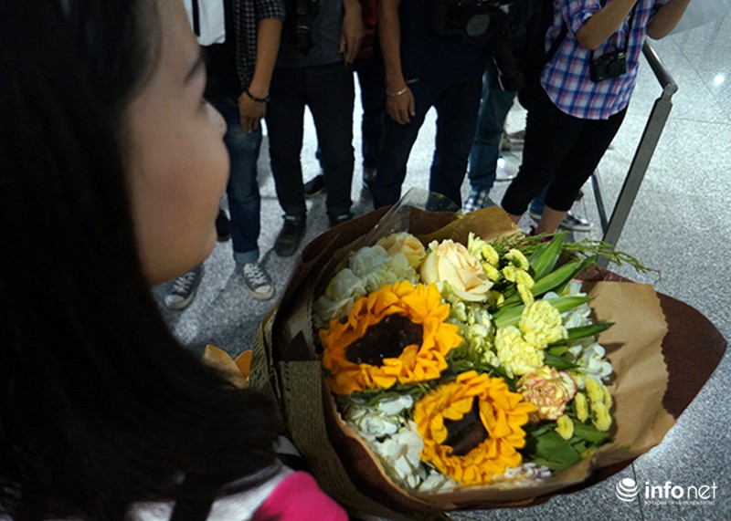 Del Piero đội nón lá giữa vòng vây của fan tại Hà Nội - ảnh 4