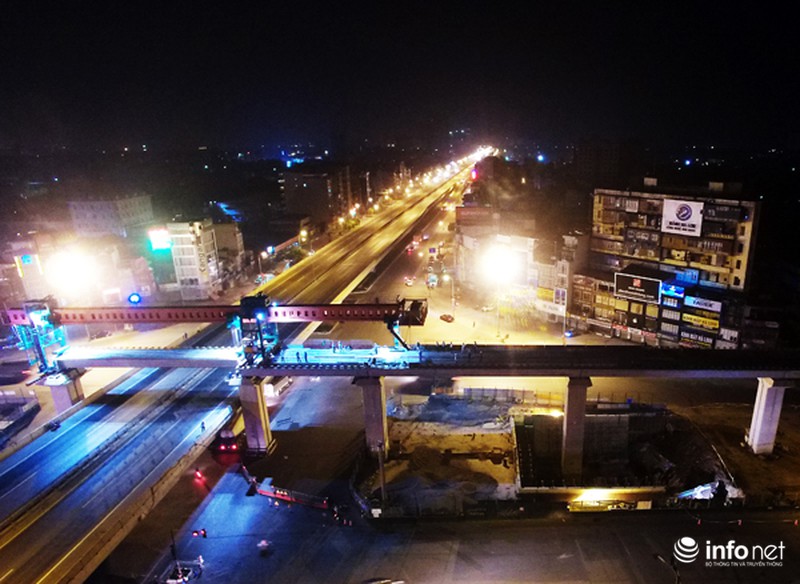 Cận cảnh màn lao dầm khó khăn nhất tuyến đường sắt trên cao - ảnh 1