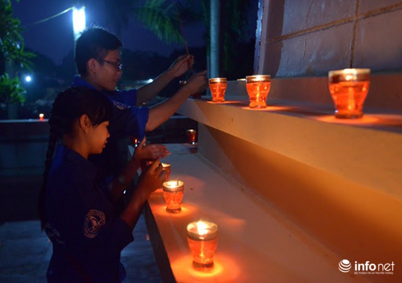 Rưng rưng hình ảnh mẹ già nhớ con trong nghĩa trang liệt sỹ - ảnh 3