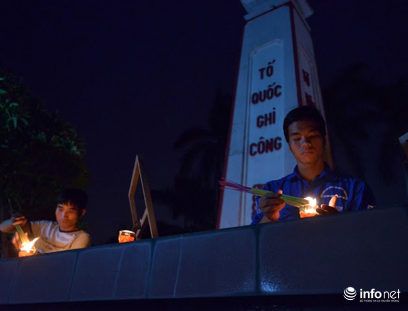 Rưng rưng hình ảnh mẹ già nhớ con trong nghĩa trang liệt sỹ - ảnh 4