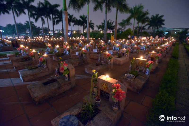 Rưng rưng hình ảnh mẹ già nhớ con trong nghĩa trang liệt sỹ - ảnh 7