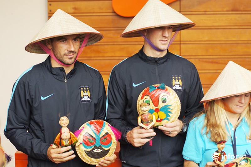 Sao Manchester City giao lưu với người hâm mộ Việt Nam - ảnh 6