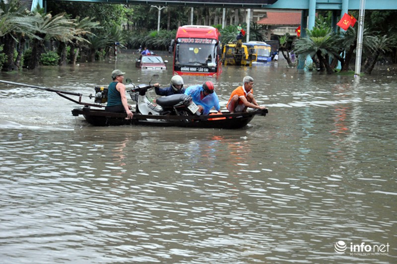 Chở đò giữa Quốc lộ 18 - ảnh 2