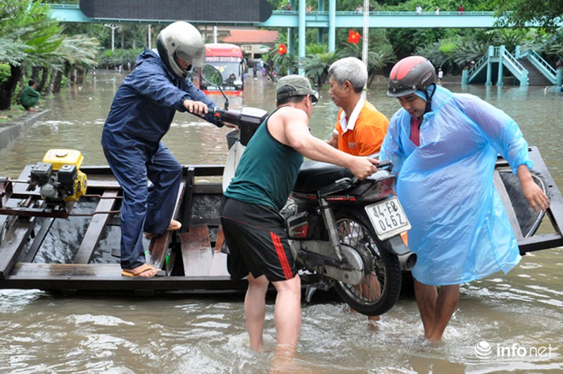 Chở đò giữa Quốc lộ 18 - ảnh 3