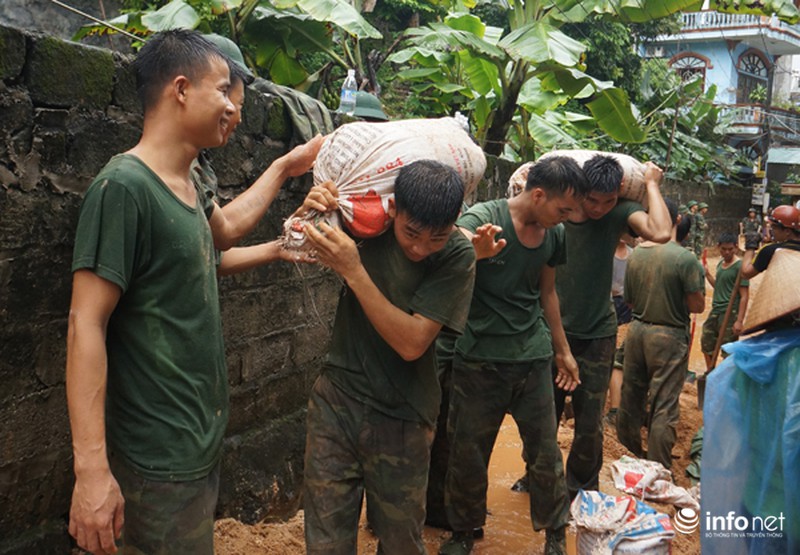 Mưa lũ Quảng Ninh: Nhiều nhà dân có nguy cơ bị sập do sạt lở - ảnh 11