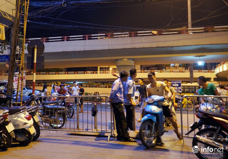 Bất lực nhìn xe máy