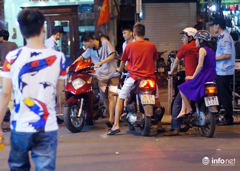 Bất lực nhìn xe máy