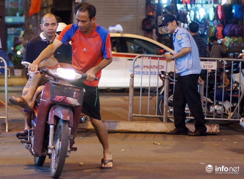 Bất lực nhìn xe máy