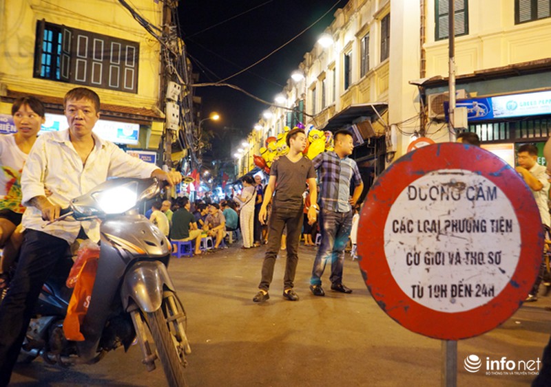 Bất lực nhìn xe máy