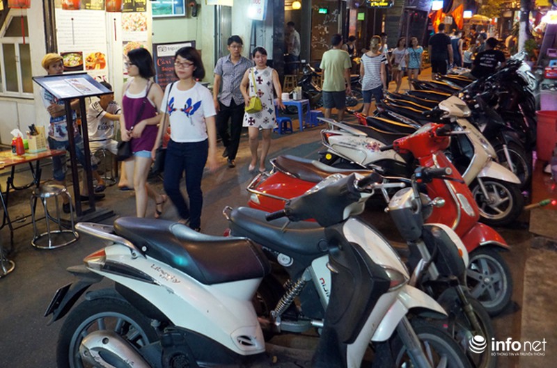 Bất lực nhìn xe máy