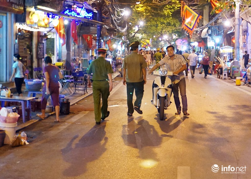 Bất lực nhìn xe máy