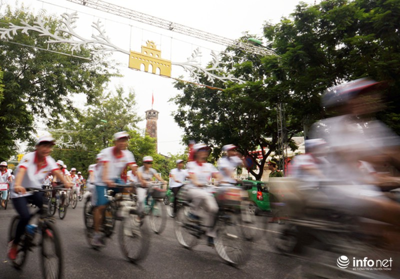 Đại sứ Hoa Kỳ và Cuba đồng hành đạp xe quanh Hà Nội - ảnh 11