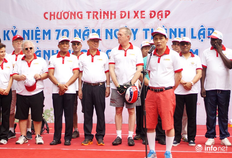 Đại sứ Hoa Kỳ và Cuba đồng hành đạp xe quanh Hà Nội - ảnh 5