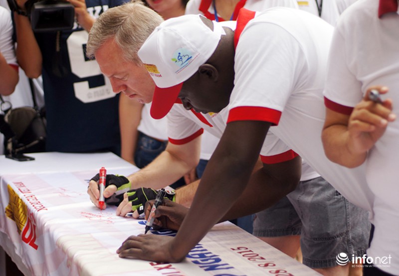 Đại sứ Hoa Kỳ và Cuba đồng hành đạp xe quanh Hà Nội - ảnh 6