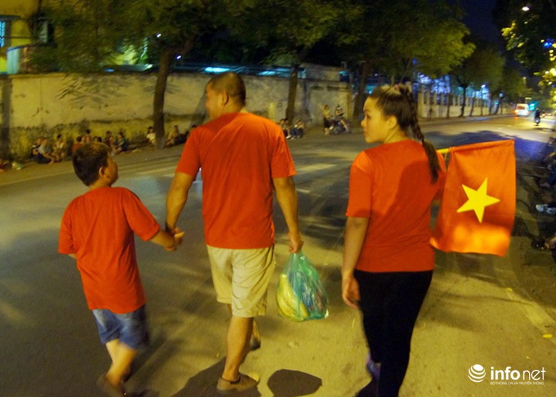 Mẹ hồi hộp trắng đêm ngồi chờ ngắm con trai trong đội diễu binh - ảnh 11