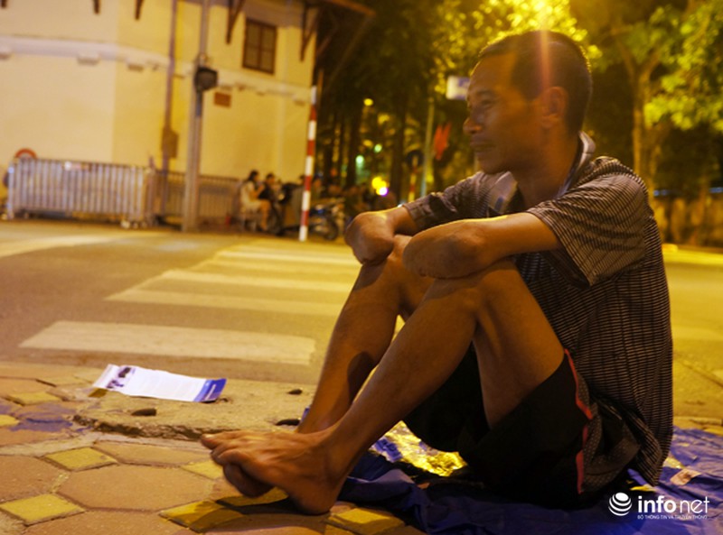 Mẹ hồi hộp trắng đêm ngồi chờ ngắm con trai trong đội diễu binh - ảnh 2