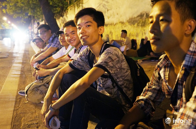 Mẹ hồi hộp trắng đêm ngồi chờ ngắm con trai trong đội diễu binh - ảnh 6