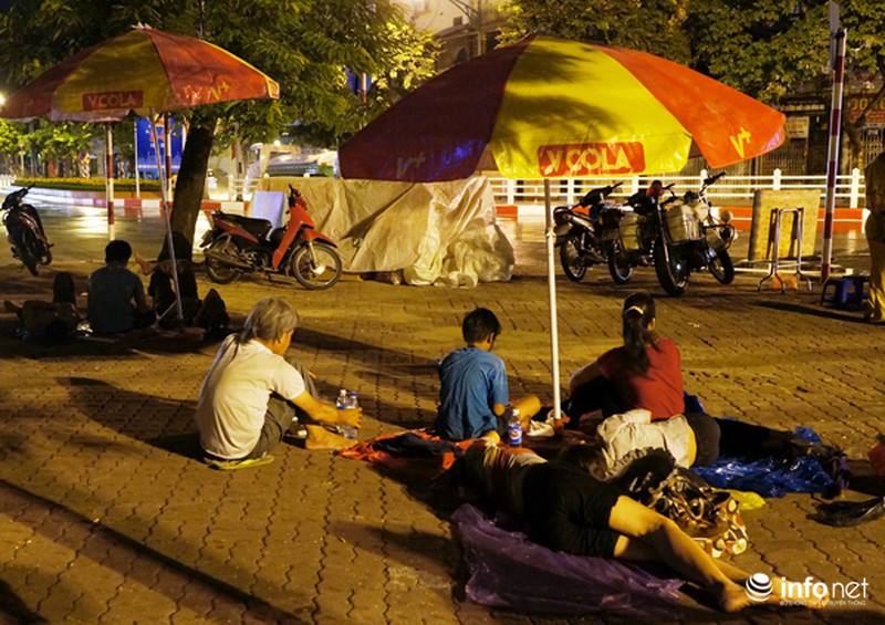 Mẹ hồi hộp trắng đêm ngồi chờ ngắm con trai trong đội diễu binh - ảnh 7