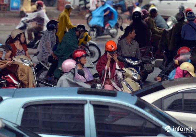 Giao thông hỗn loạn, tắc đường dài trên đường Nguyễn Xiển sáng 4/9 - ảnh 9