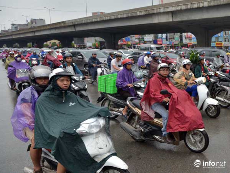 Giao thông hỗn loạn, tắc đường dài trên đường Nguyễn Xiển sáng 4/9 - ảnh 5