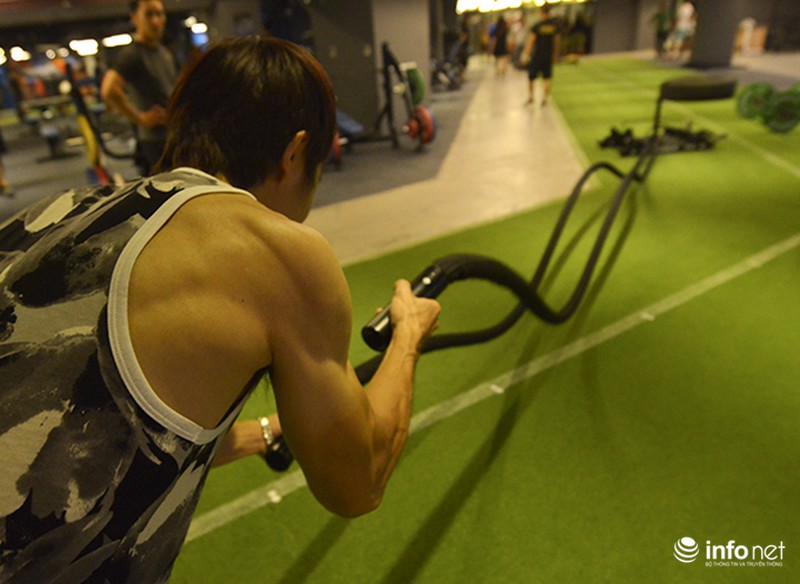 Độc đáo những bài tập Gym lạ chưa từng có ở Hà Nội - ảnh 10