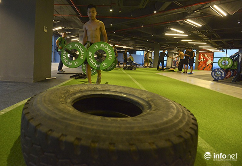 Độc đáo những bài tập Gym lạ chưa từng có ở Hà Nội - ảnh 7