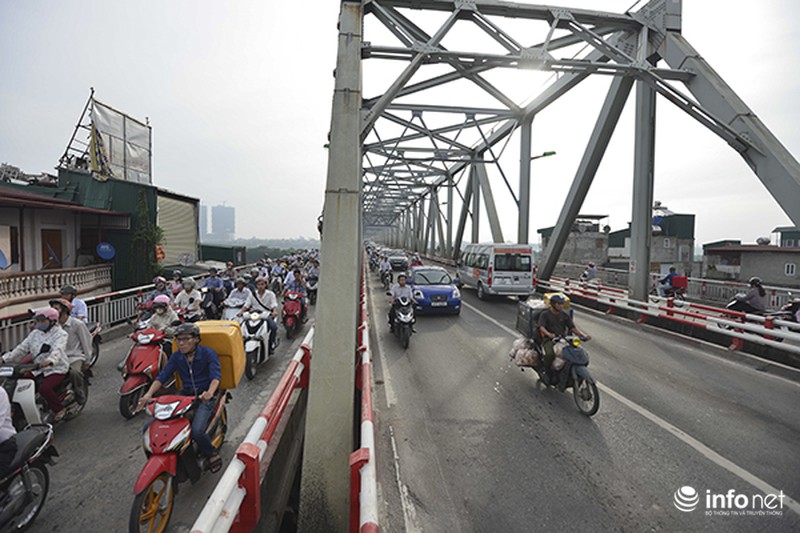 Ngổn ngang cầu Long Biên, hỗn loạn cầu Chương Dương - ảnh 10