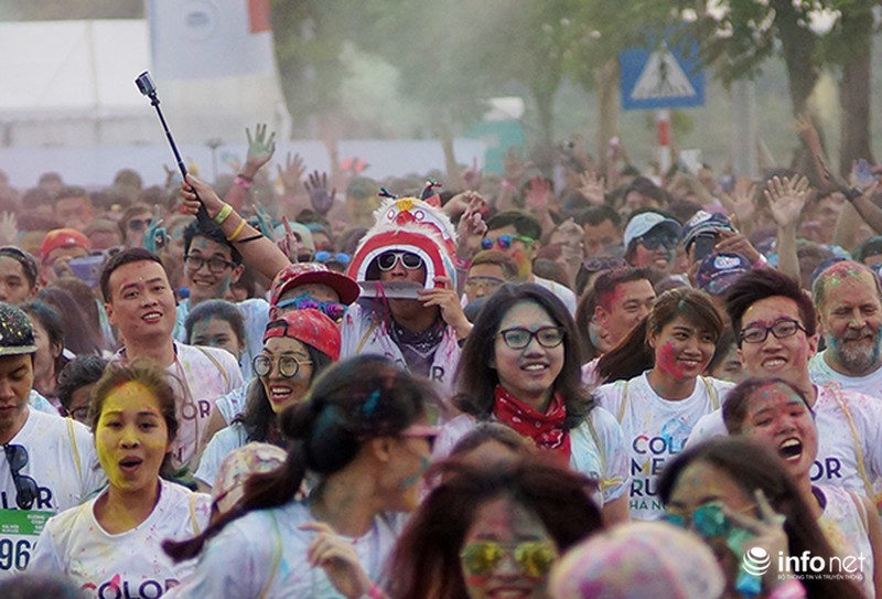 7.000 người tham gia Đường chạy sắc màu tại Hà Nội - ảnh 4