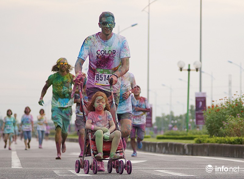7.000 người tham gia Đường chạy sắc màu tại Hà Nội - ảnh 9